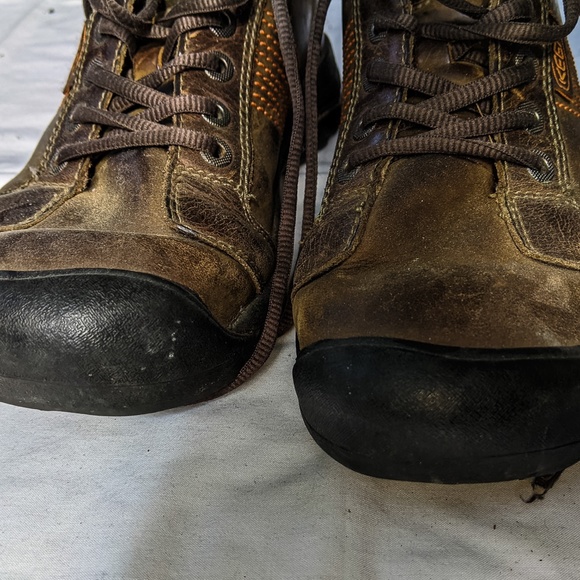 Keen men Austin size 8.5 urban shoe. Olive green w/ range stitching. - Picture 3 of 11